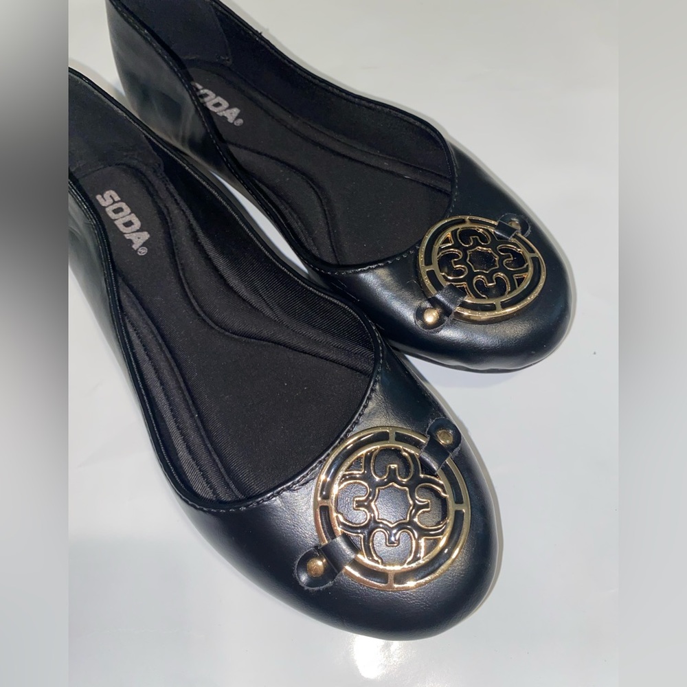 SODA black 8M women’s shoes with gold
